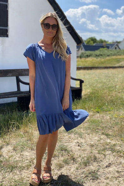 Queen | Elegant Summer Midi Dress