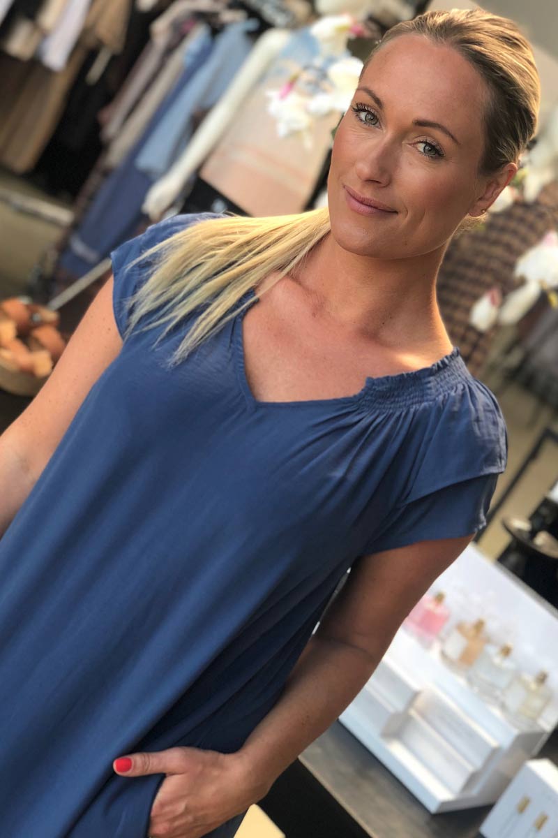 Queen | Elegant Summer Midi Dress