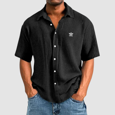 Trendy men's shirt with button-down collar