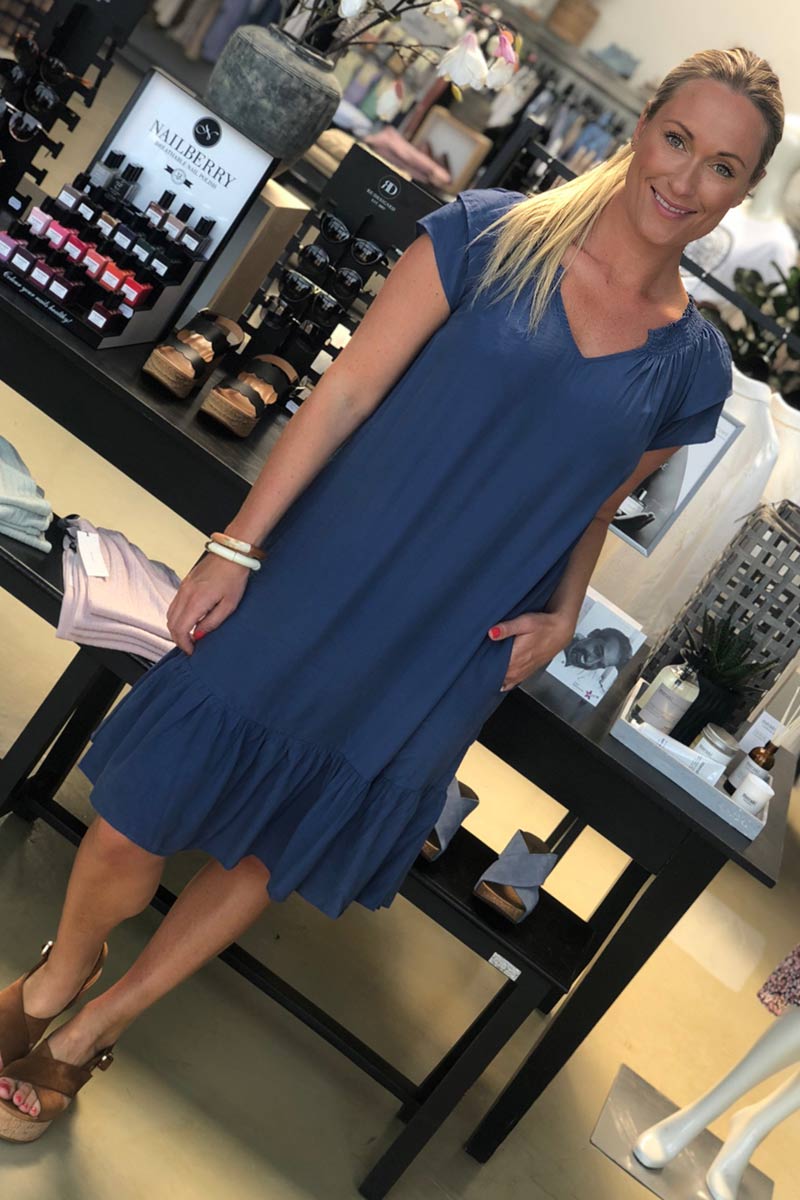 Queen | Elegant Summer Midi Dress
