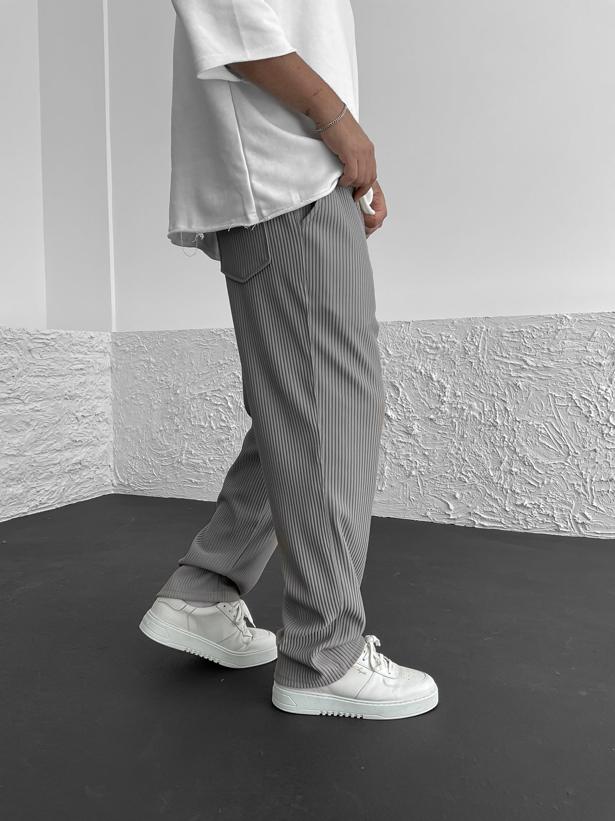 Roger | Soft Ribbed Trousers