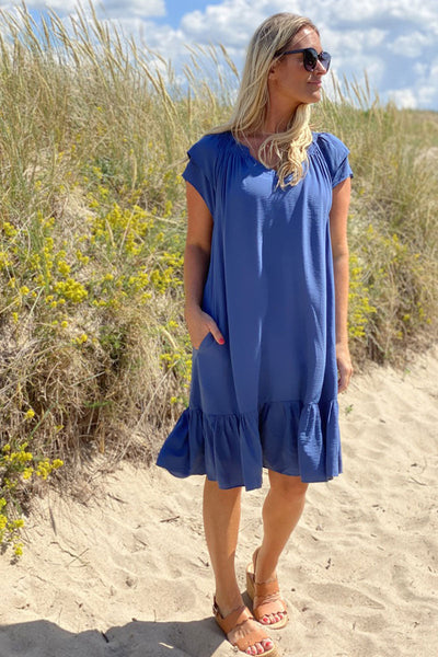 Queen | Elegant Summer Midi Dress