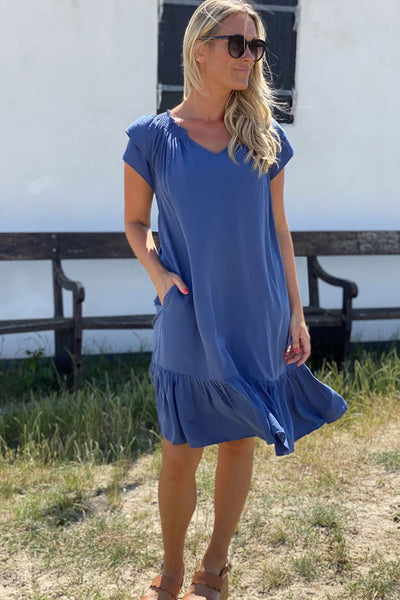 Queen | Elegant Summer Midi Dress